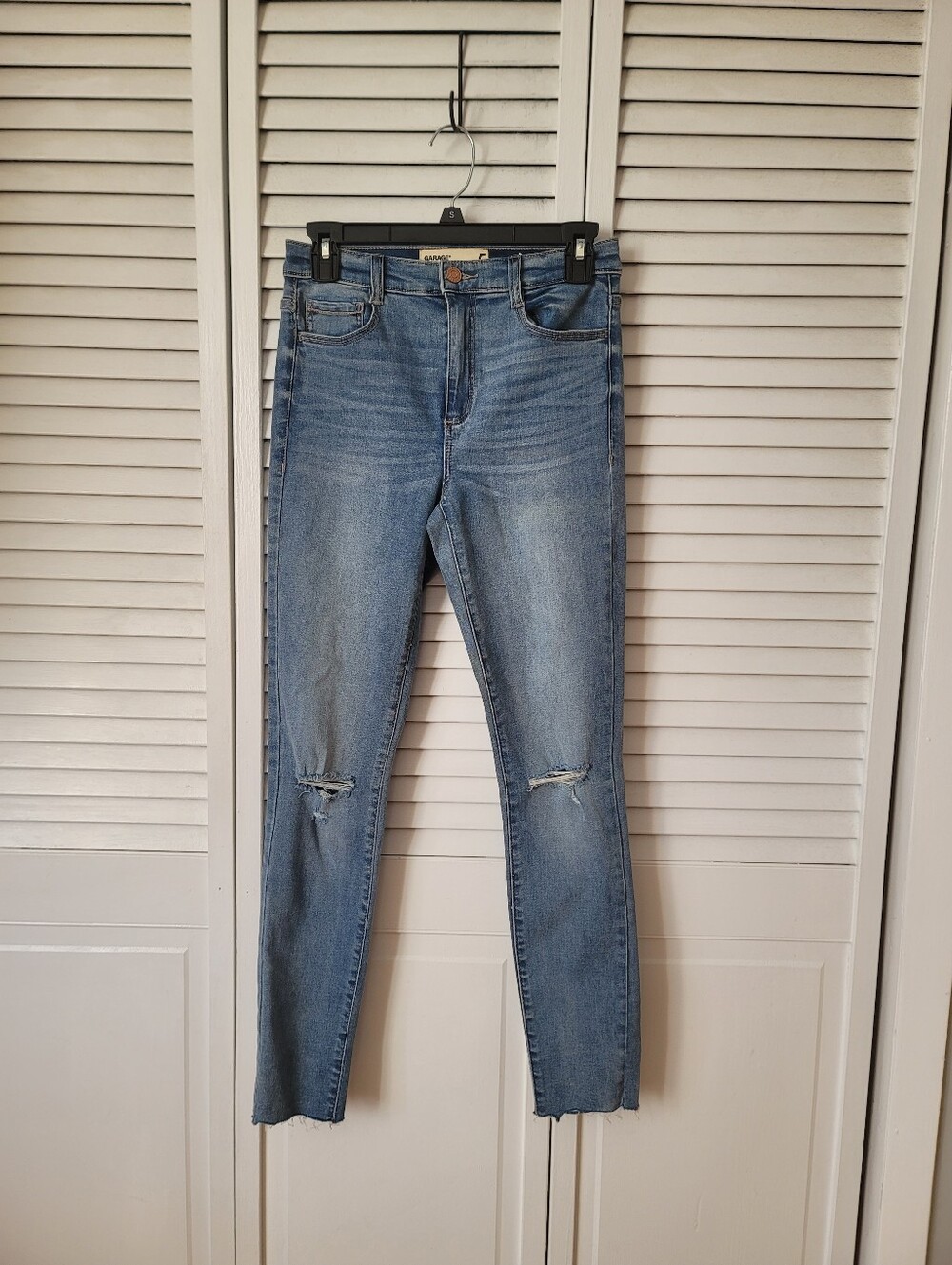 GARAGE Ripped Knee Skinny Jeans, Size 5